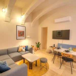 Stylish & Traditional 1 Bedroom Ddem1-1 , La Valeta Malta